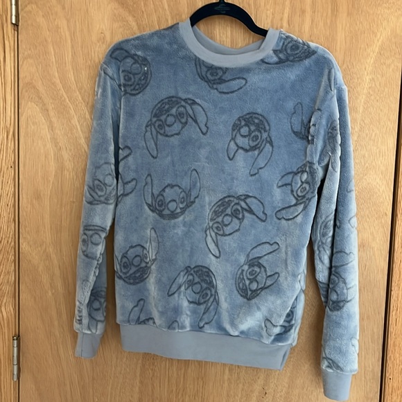 Lilo and Stitch Sweater - Picture 2 of 8